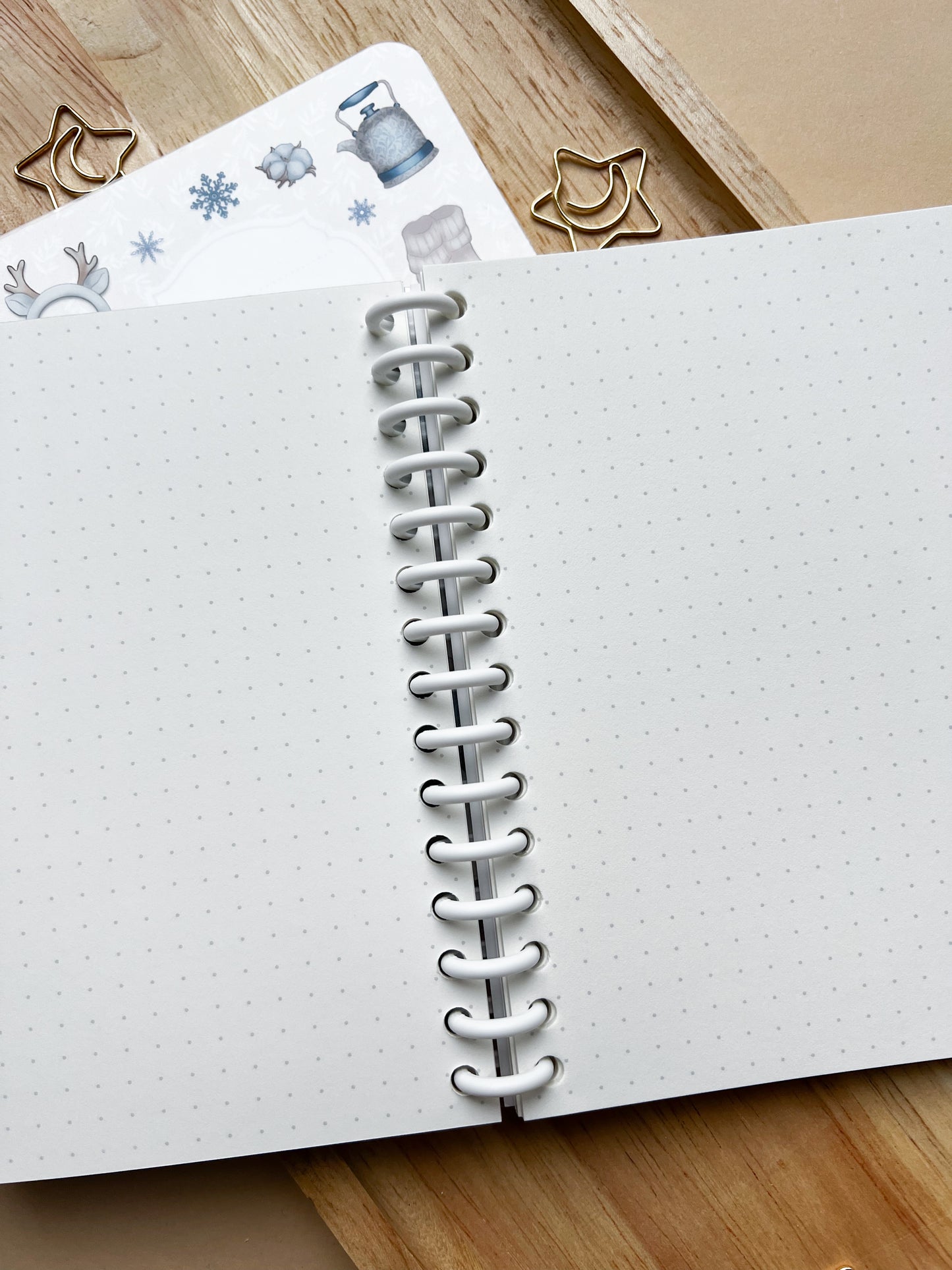 “Hygge winter” smart ring binder notebook